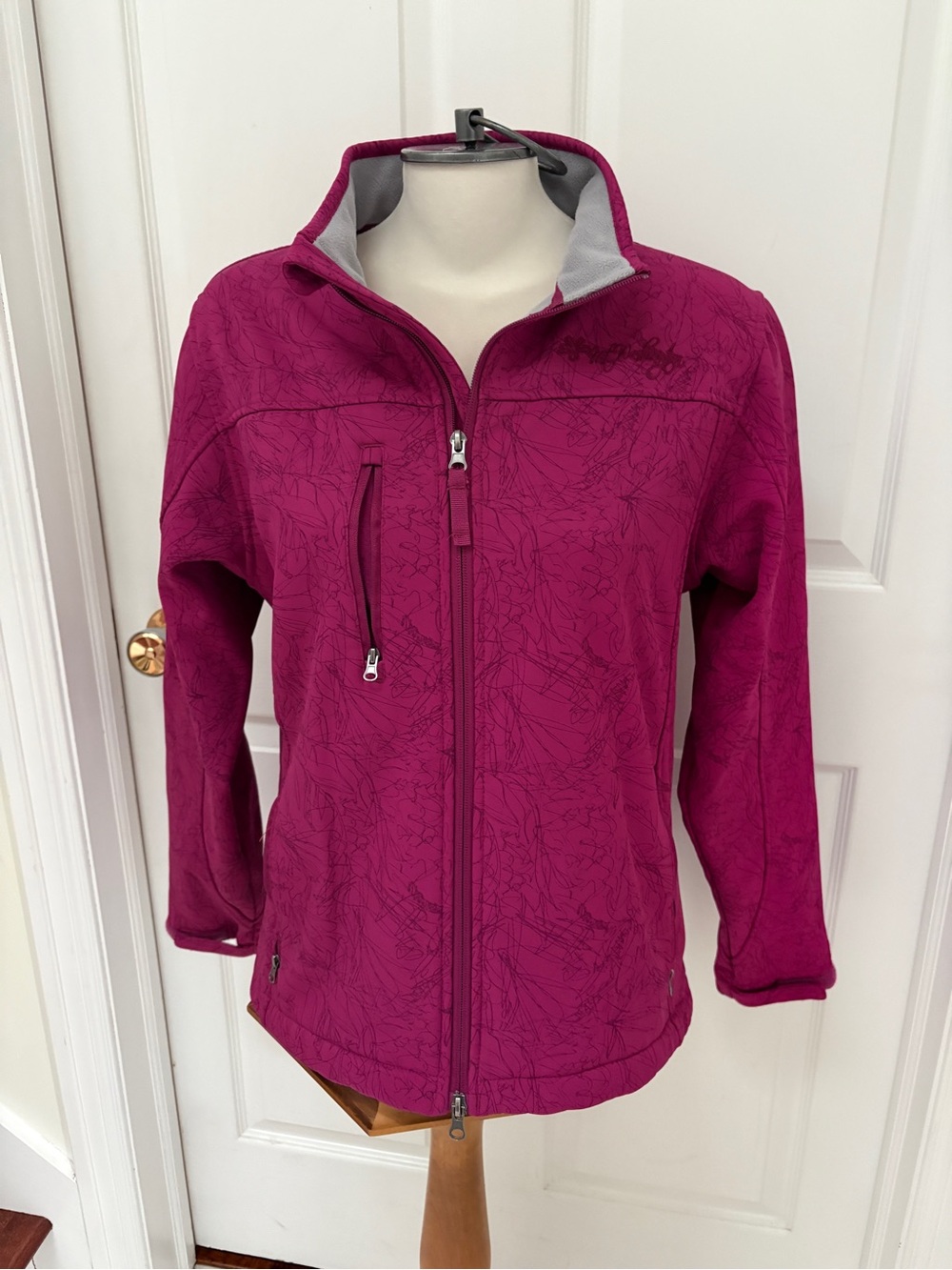 Prairie Mountain Women’s Magenta Utility Zip-Front Jacket ladies large